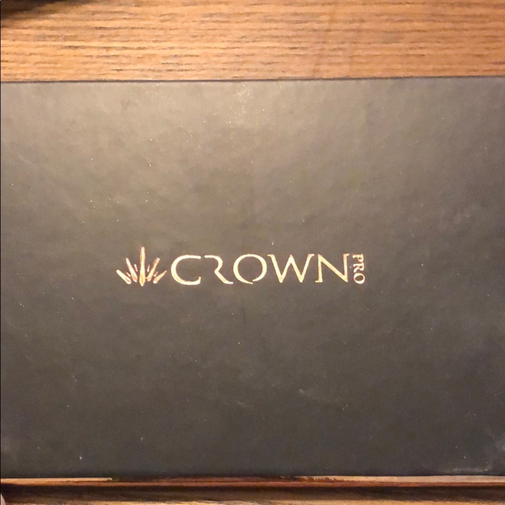 Crown pro palette